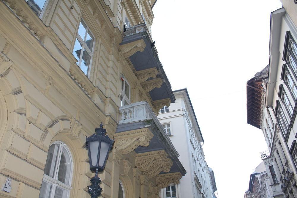 Old Monarchia Hotel Budapeşte Dış mekan fotoğraf